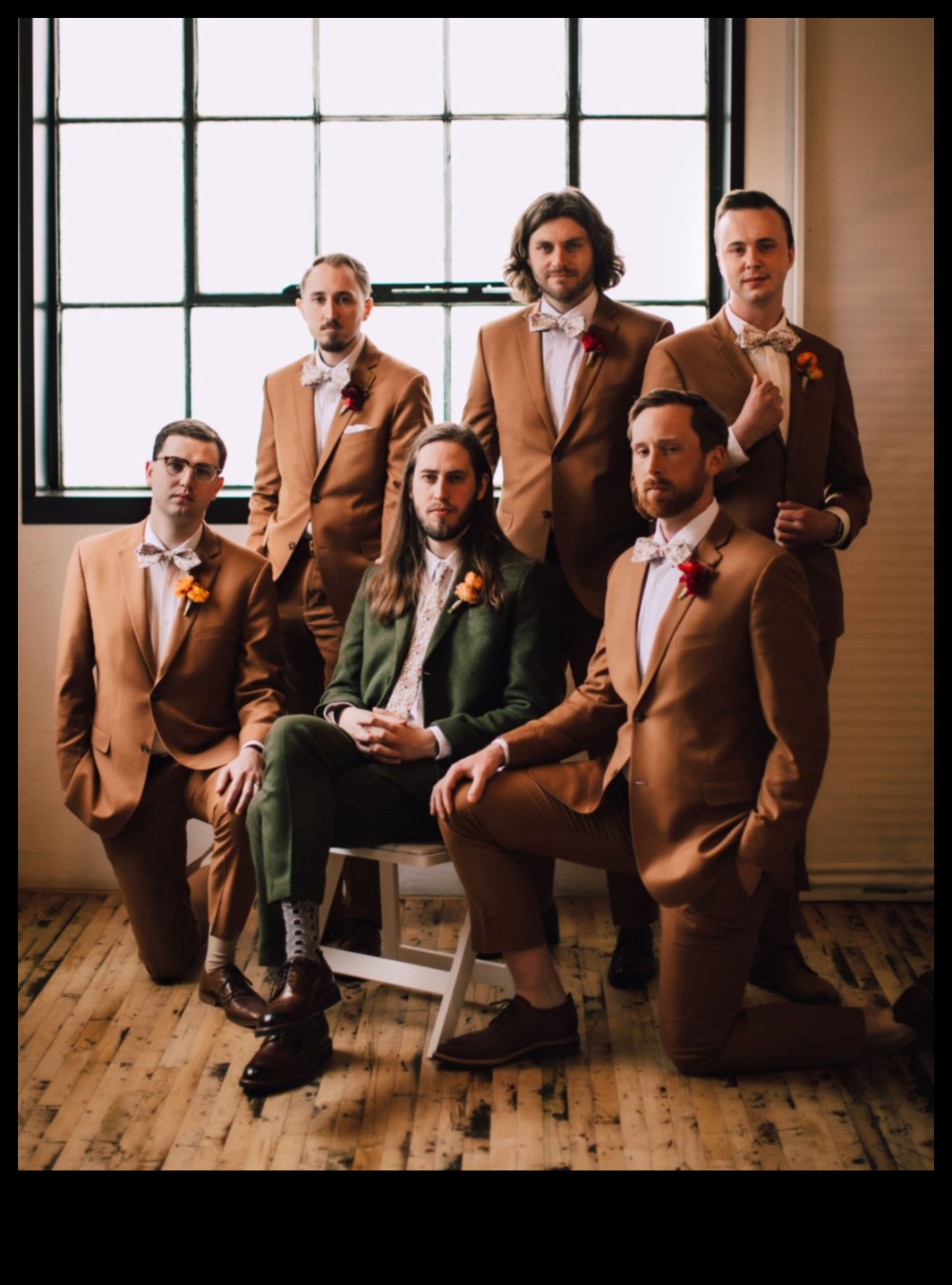 Η ενδυμασία του γαμπρού Chic Elegance θριαμβεύει σε διαχρονικό στυλ 3 Chic Elegance: Groom's Attire Triumph