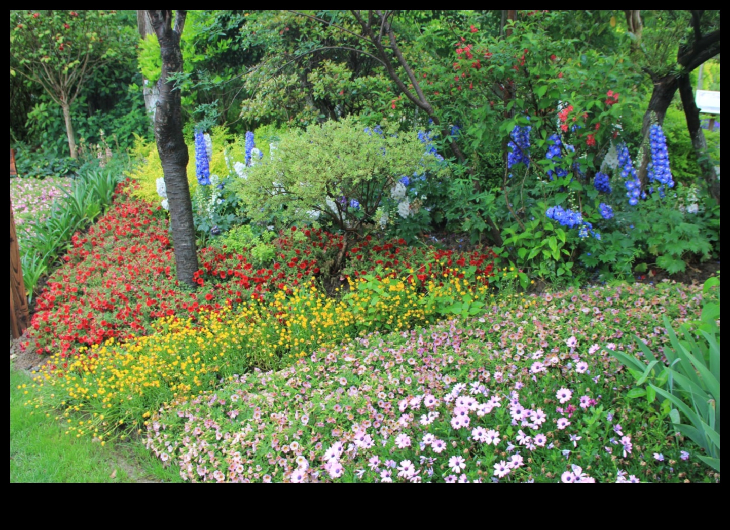 Τα καταπράσινα τοπία σας περιμένουν Αποκαλύψτε τον απαραίτητο εξοπλισμό κήπου που χρειάζεστε για να ξεκινήσετε 5 Περιμένουν καταπράσινα τοπία: Αποκαλύφθηκε ο απαραίτητος εξοπλισμός κήπου
