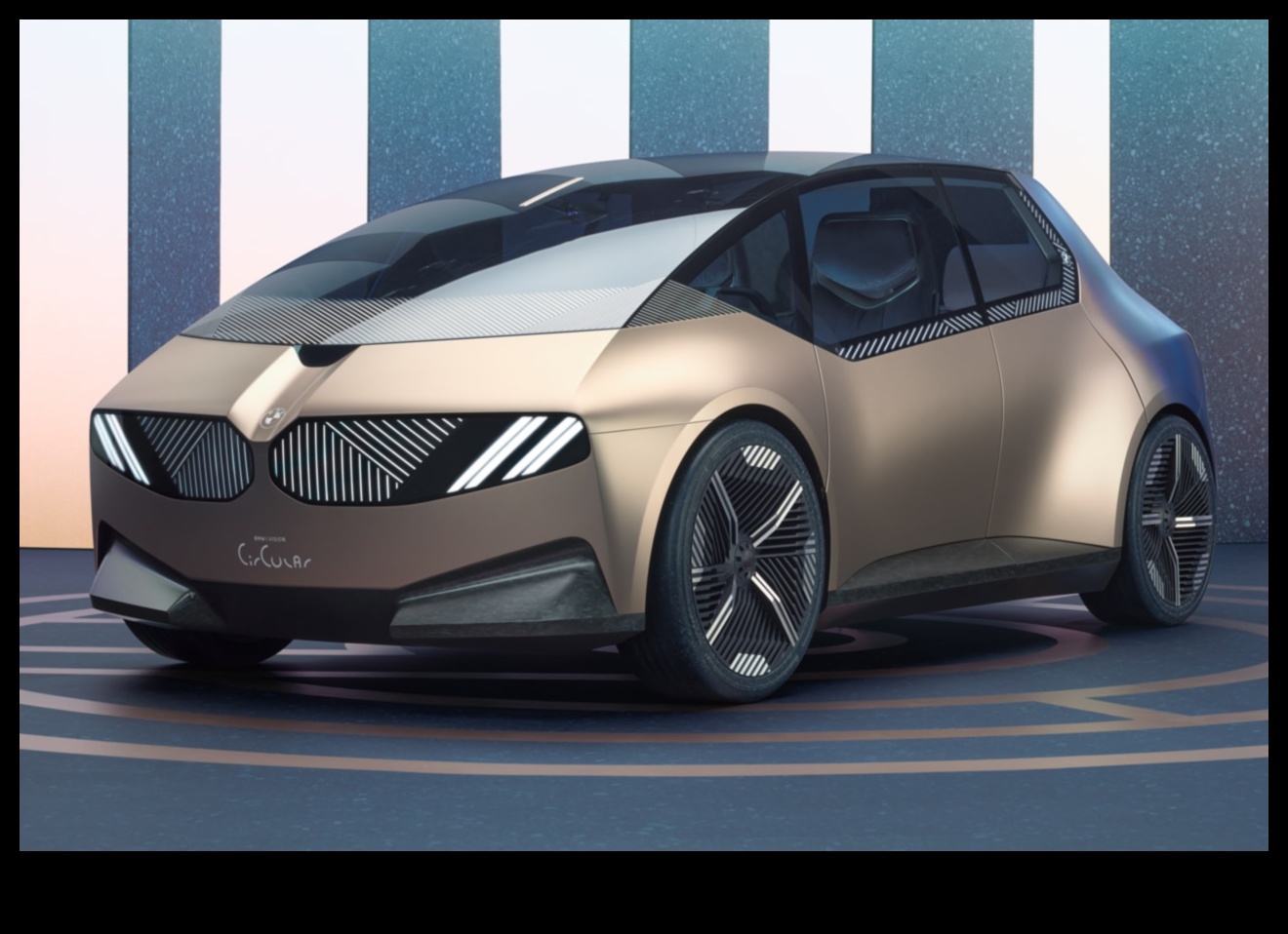 Το Eco-Chic οδηγεί το μοντέρνο μέλλον των ηλεκτρικών οχημάτων 3 Eco-Chic Drives: The Intersection of Fashion and Electric Vehicle Culture