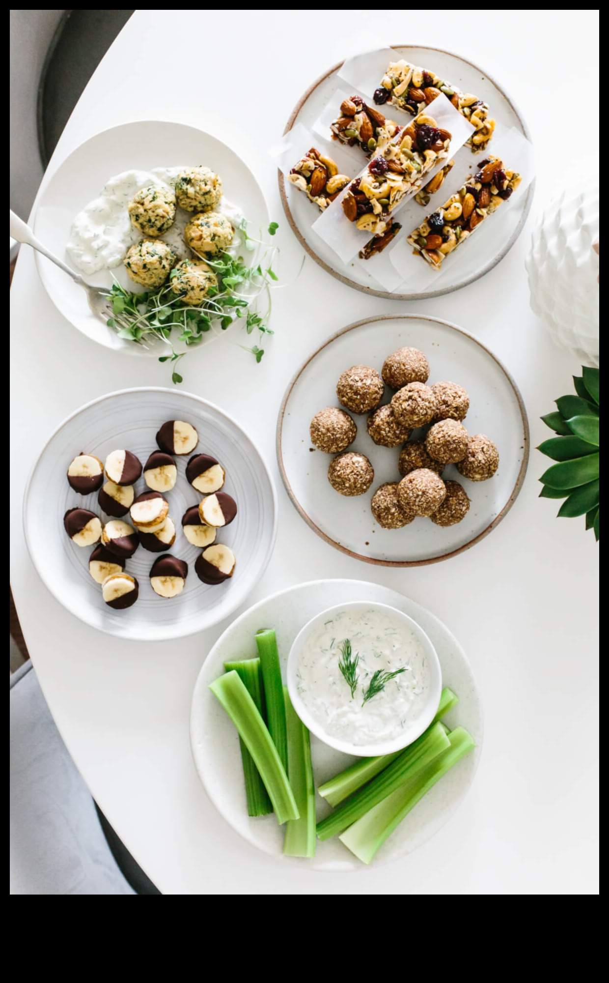 Bite into Happiness 50+ συνταγές σνακ για να φωτίσετε την ημέρα σας 1 Δάγκωμα στην ευτυχία: Συνταγές για σνακ για να φωτίσετε την ημέρα σας