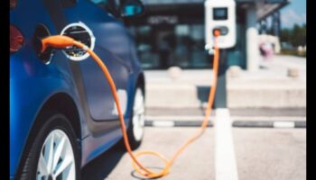 Καθαρές μετακινήσεις: Η αυξανόμενη δημοτικότητα των ηλεκτρικών αυτοκινήτων στις πόλεις