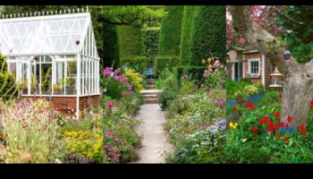 Rural Elegance: Φροντίζοντας τη διαχρονική ομορφιά στους κήπους των εξοχικών σπιτιών