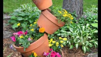 Whimsical Charm: Κομψές πινελιές για τον κήπο σας